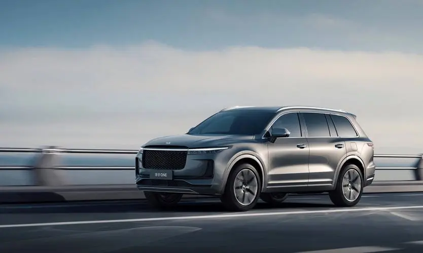 智能汽車產(chǎn)業(yè)鏈加碼駛?cè)肟燔嚨?！高精度定位等“智造”配置獲關(guān)注